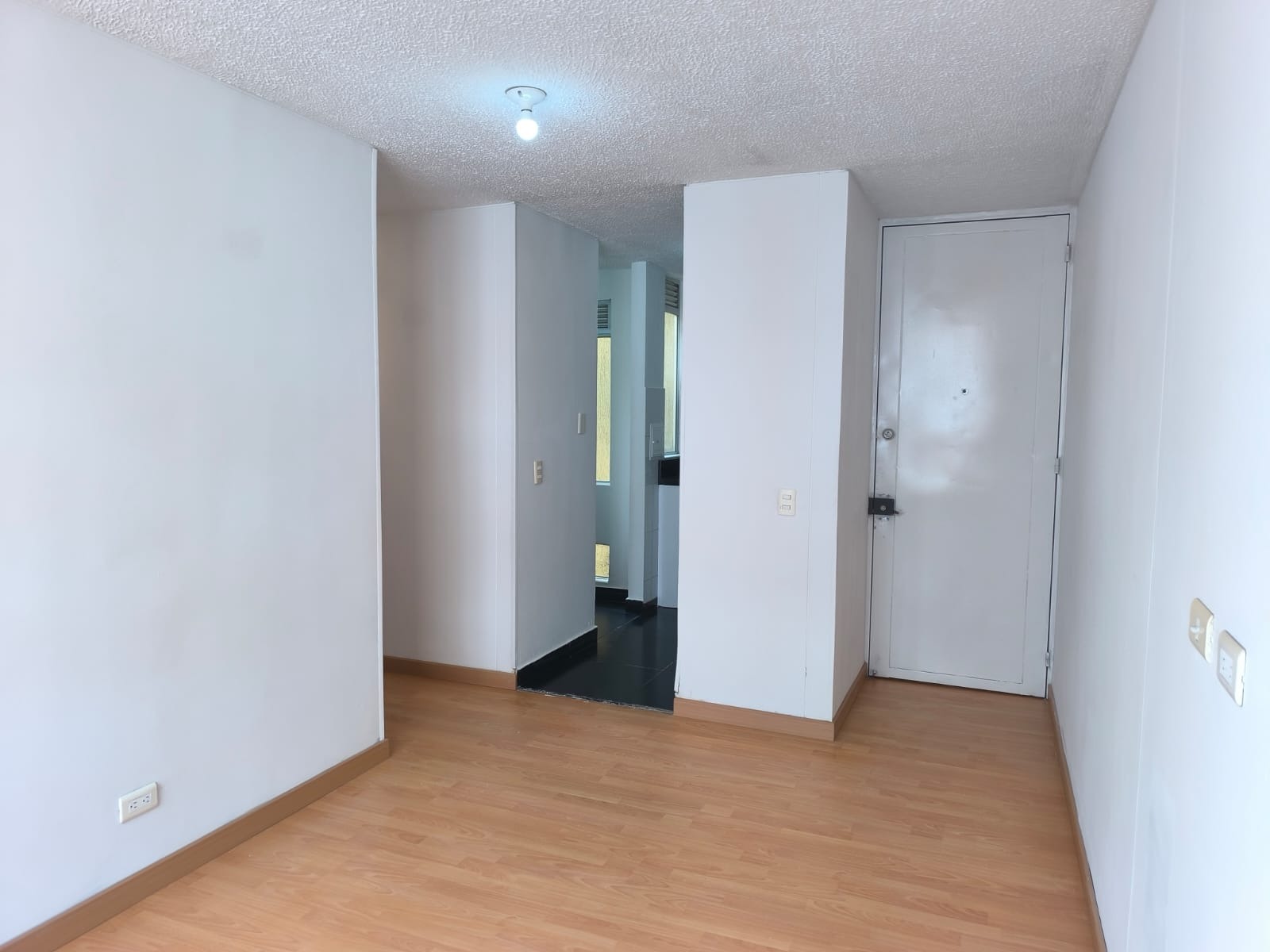 APARTAMENTO EN ENGATIVÁ CERCA AL EXITO DE OCCIDENTE, EN MONTECARLO