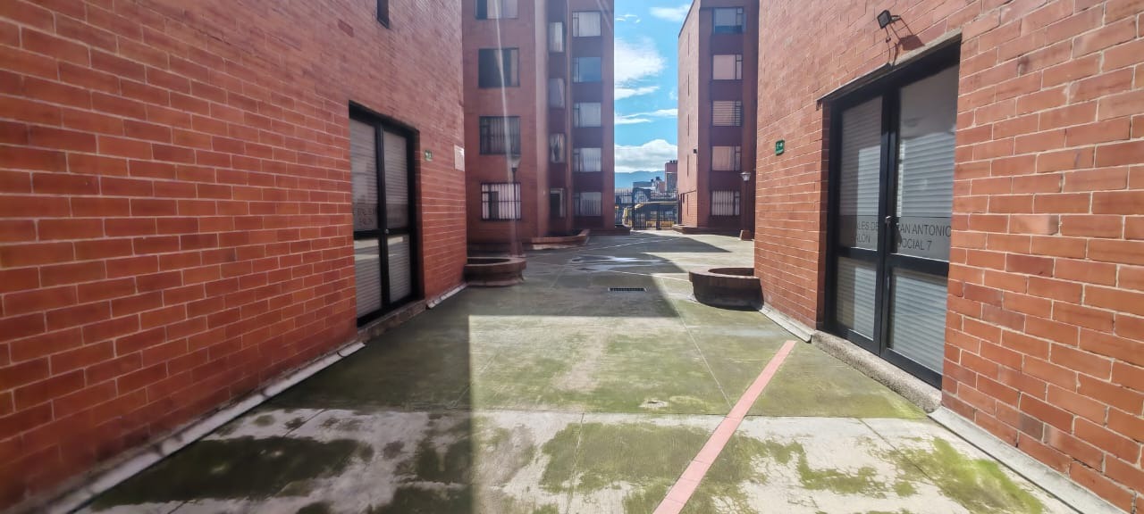 VENTA DE APARTAMENTO EN ENGATIVÁ CON PARQUEADERO CERCA AL CENTRO EMPRESARIAL PUNTO 72, PORTALES DE SAN ANTONIO. - Imagen 5