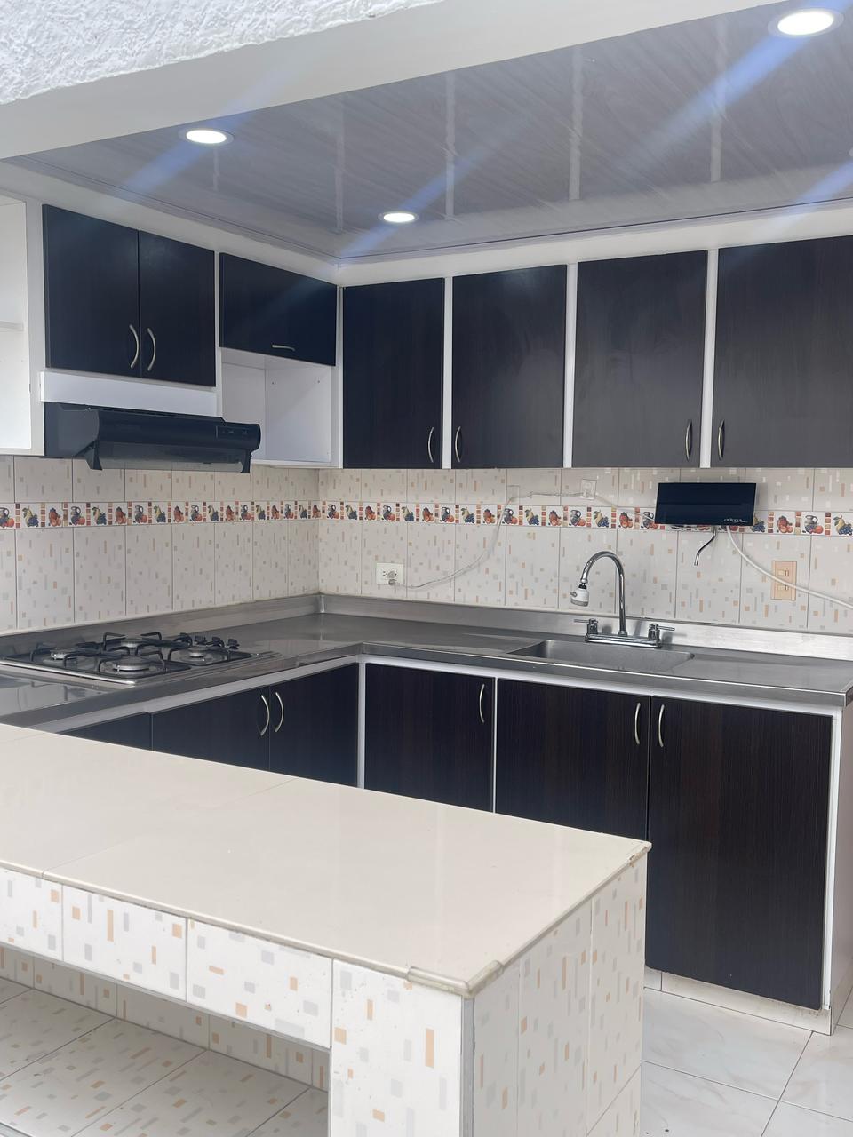 Casa en Venta de Dos Niveles en Villa Mayor Cerca al CC Centro Mayor - Imagen 3