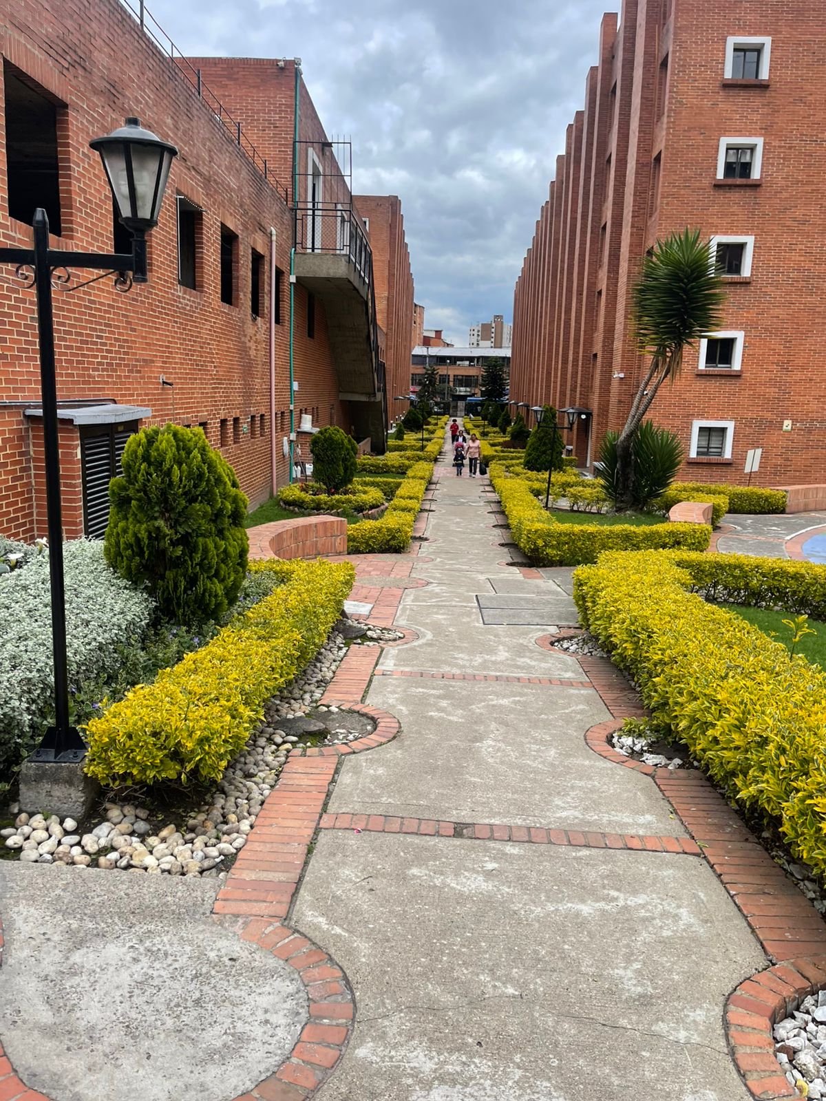 VENDO APARTAMENTO EN SUBA, CONJUNTO RESIDENCIAL ARAGÓN.  !!  Parqueadero propio !! - Imagen 2